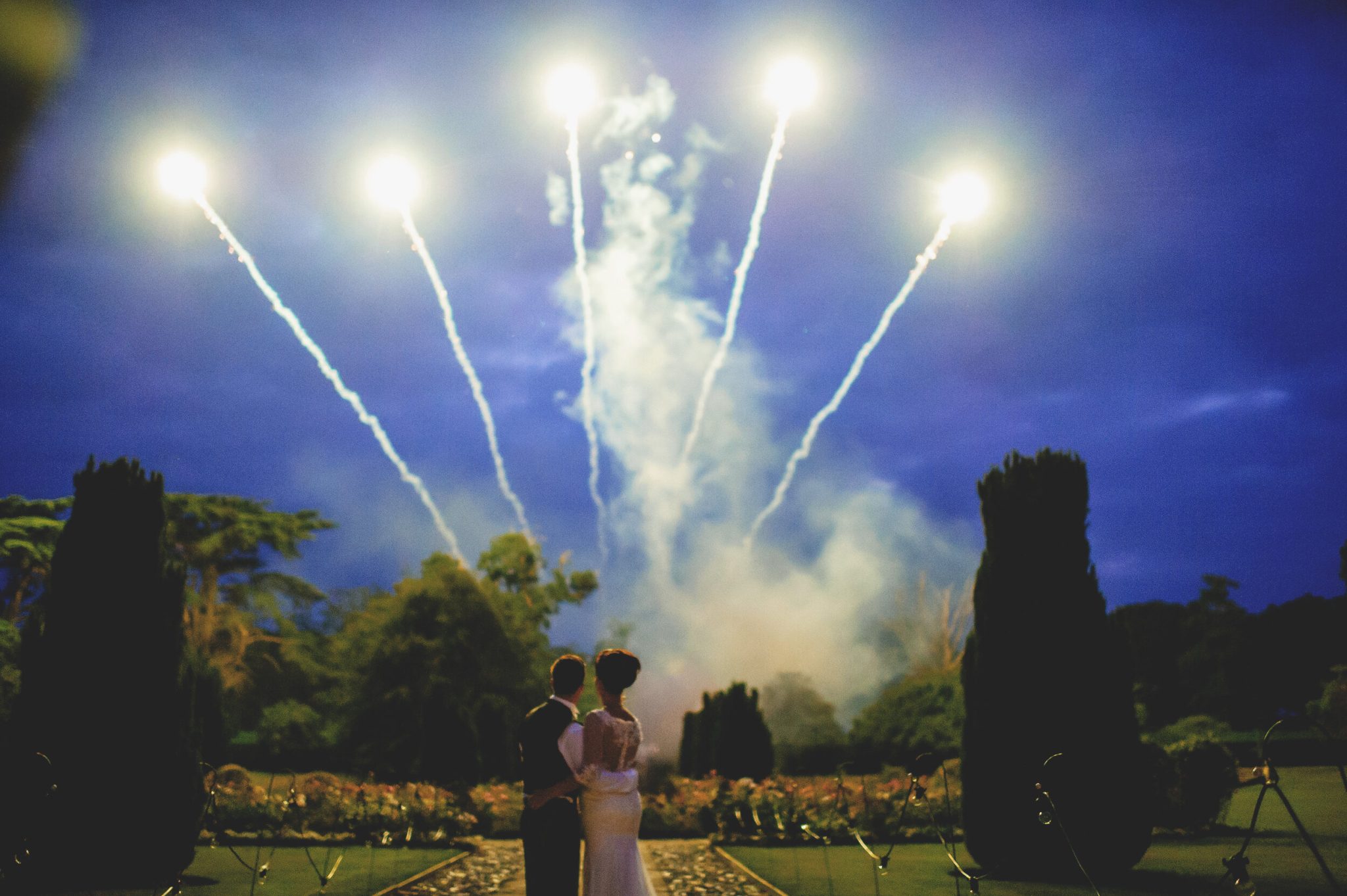 بررسی اجرای مشعل آتش بازی در عروسی